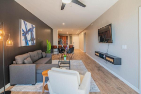 Spacious 2BD - ASU - Sloan Pk - WD Parking Sleeps 8